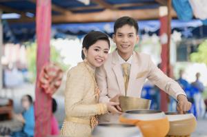 ชุดไทยเจ้าสาว ชุดไทยจักรพรรดิ์ เช่าที่แบมบี้ เวดดิ้ง ห้วยขวาง